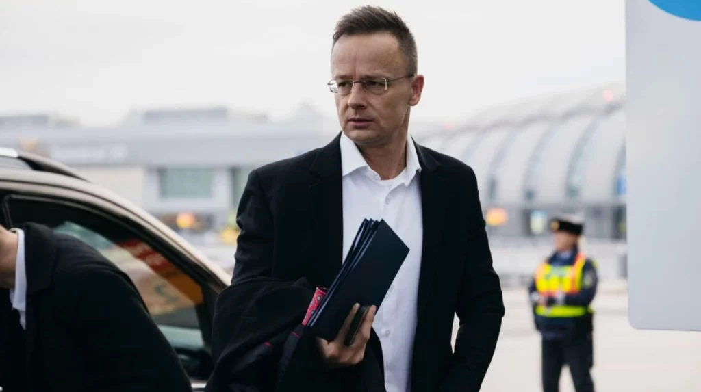 Hungarian Minister Peter Szijjarto Offers UK One-Word Migrant Solution