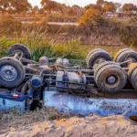 Truck crash completely blocks Noorderlaan at Lillobrug heading to Antwerp