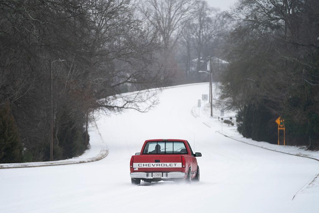 Historic North Carolina Snowstorm Freezes Daily Life 2026