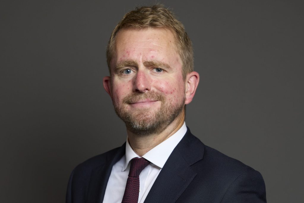 True patriots are those who strive to strengthen the bonds between citizens every day