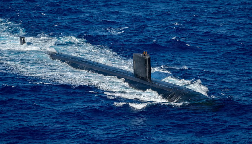 US submarine sinks Iranian warship Explosive Details 2026