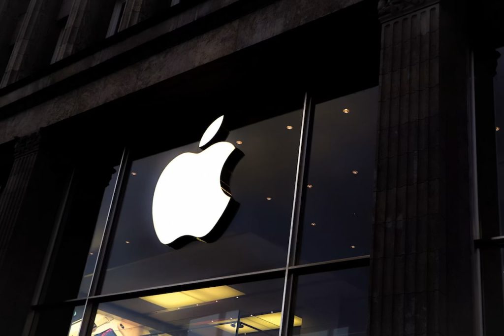 Apple Lobbies White House to Buy Blacklisted Chinese Chips