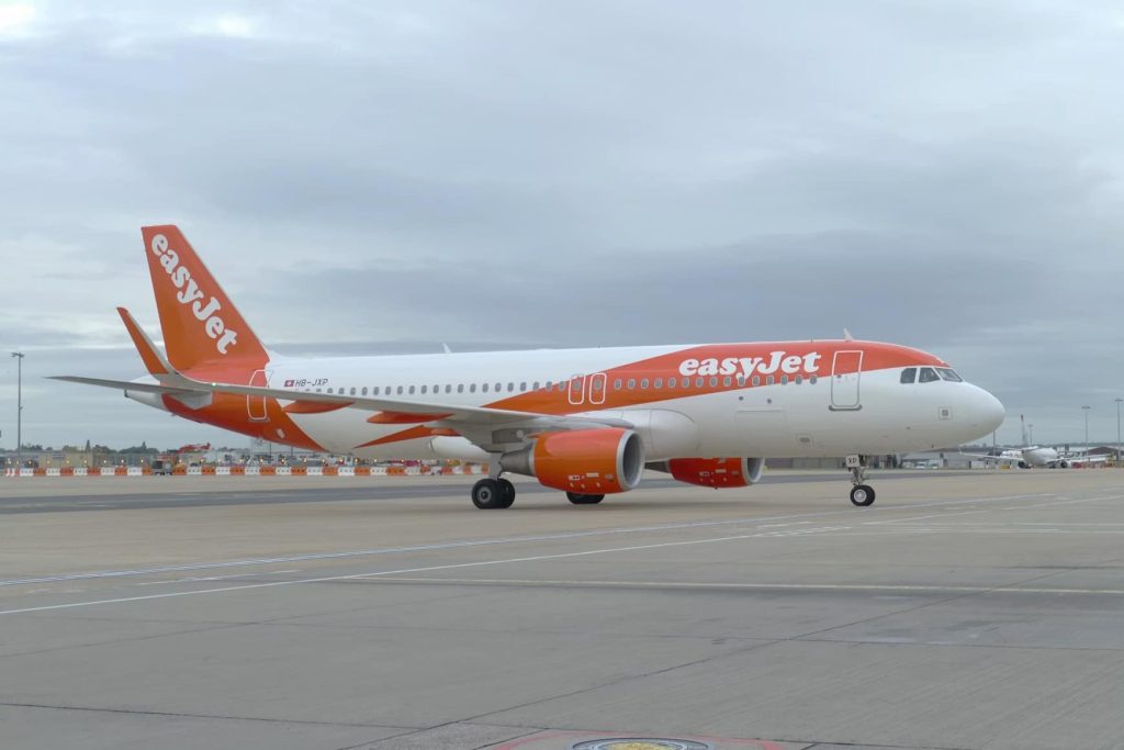 Thunderstorms Cause Delays At Heathrow & Gatwick Airports