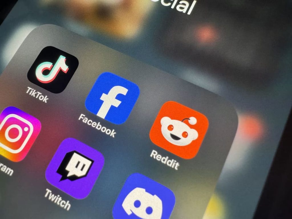 More Countries Push to Curb Kids’ Social Media Access